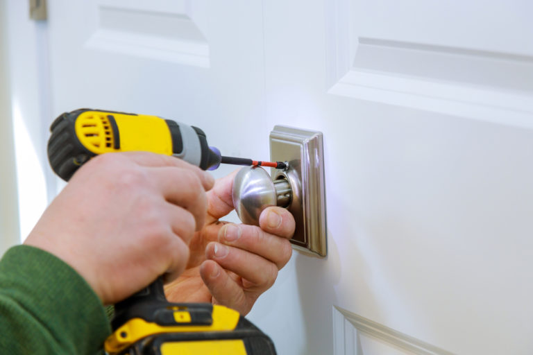 door lock hardware installation commercial locksmith services in tavares, fl – experienced and quick locksmith services for your office and business